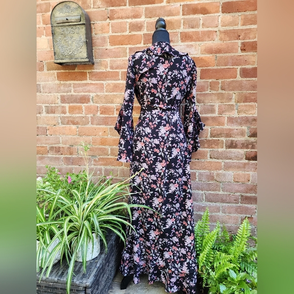 Stunning Floral Wrap Dress - Picture 2 of 7